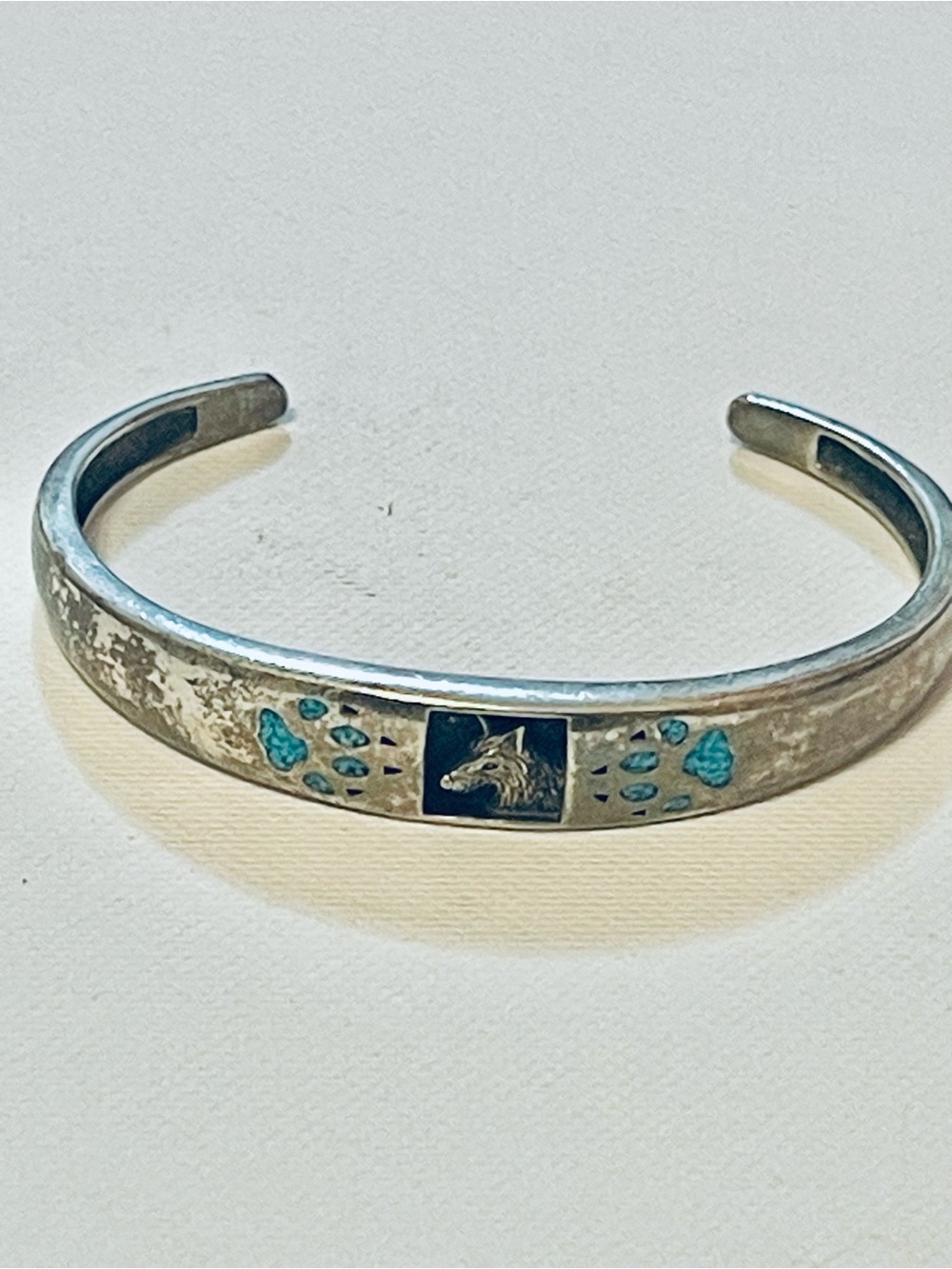 VTG SOUTHWEST STERLING STERLING CUFF BRACELET TURQUOISE CHIP
WOLF Sz 6.25 17 G